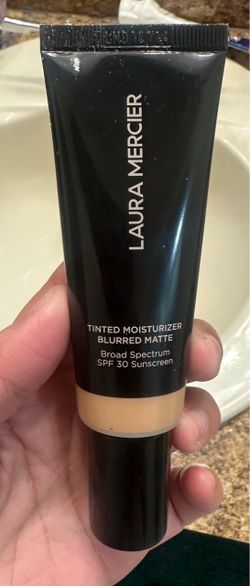 Laura Mercier Tinted Moisturizer Blurred Matte SPF 30