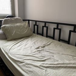 Twin Bed With Trundle 