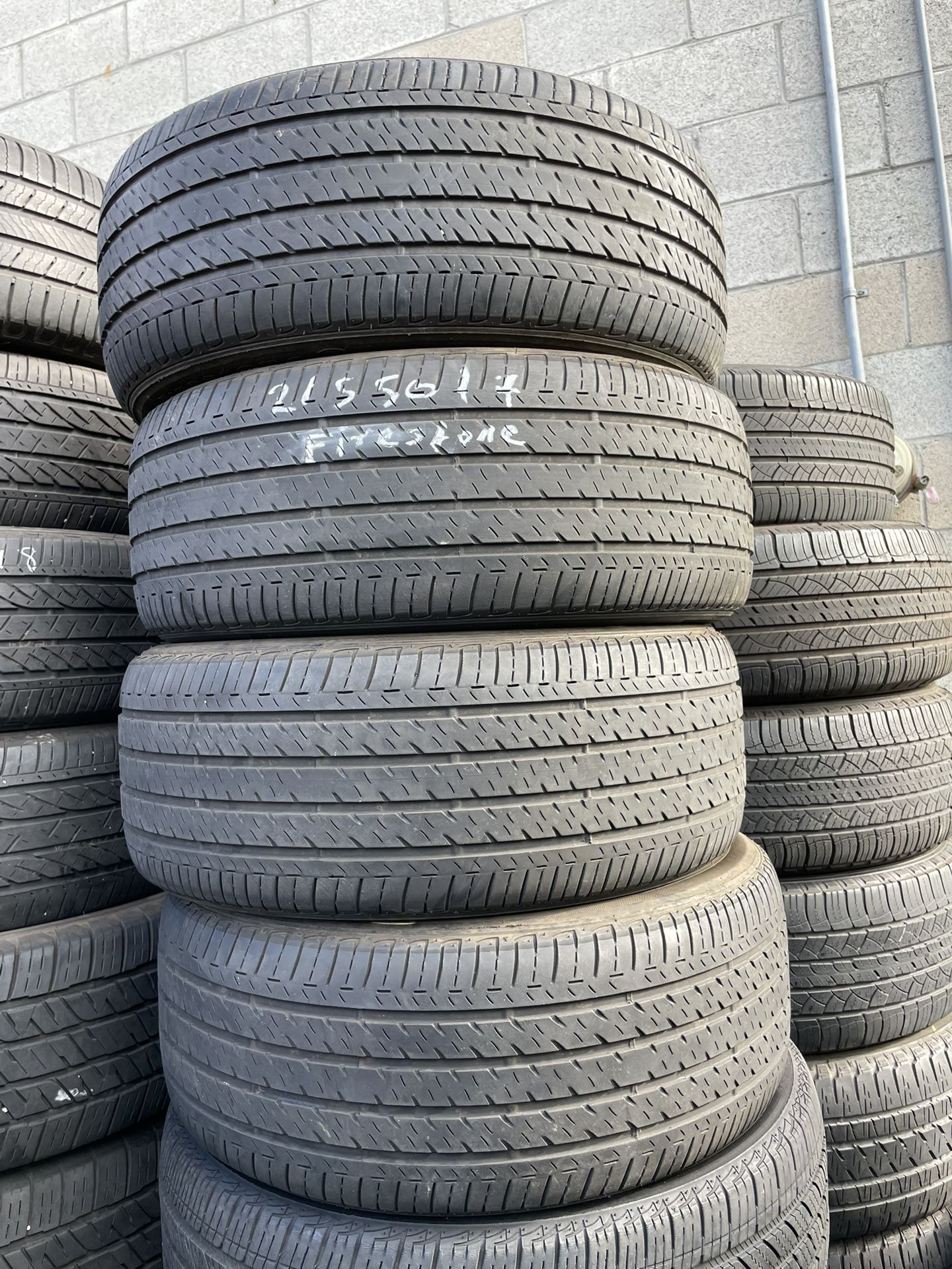 Vendo Un Set De Llanta 215/50R17 Marca FIRESTONE 