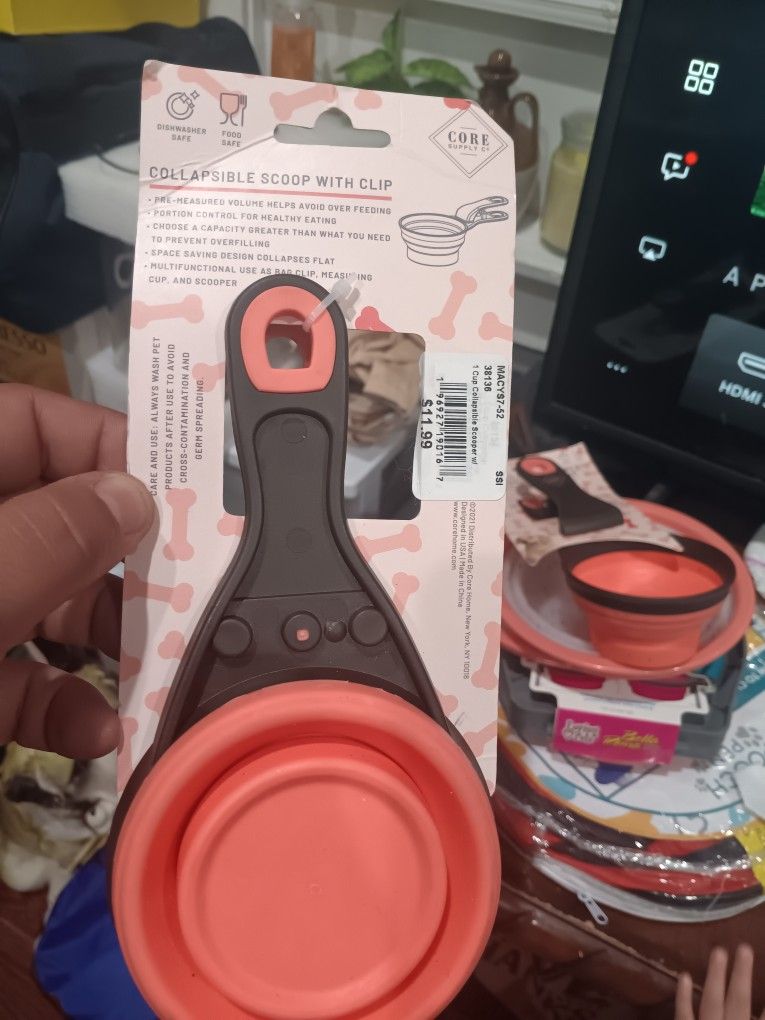 Collapsible Dog Scoop With Clip 