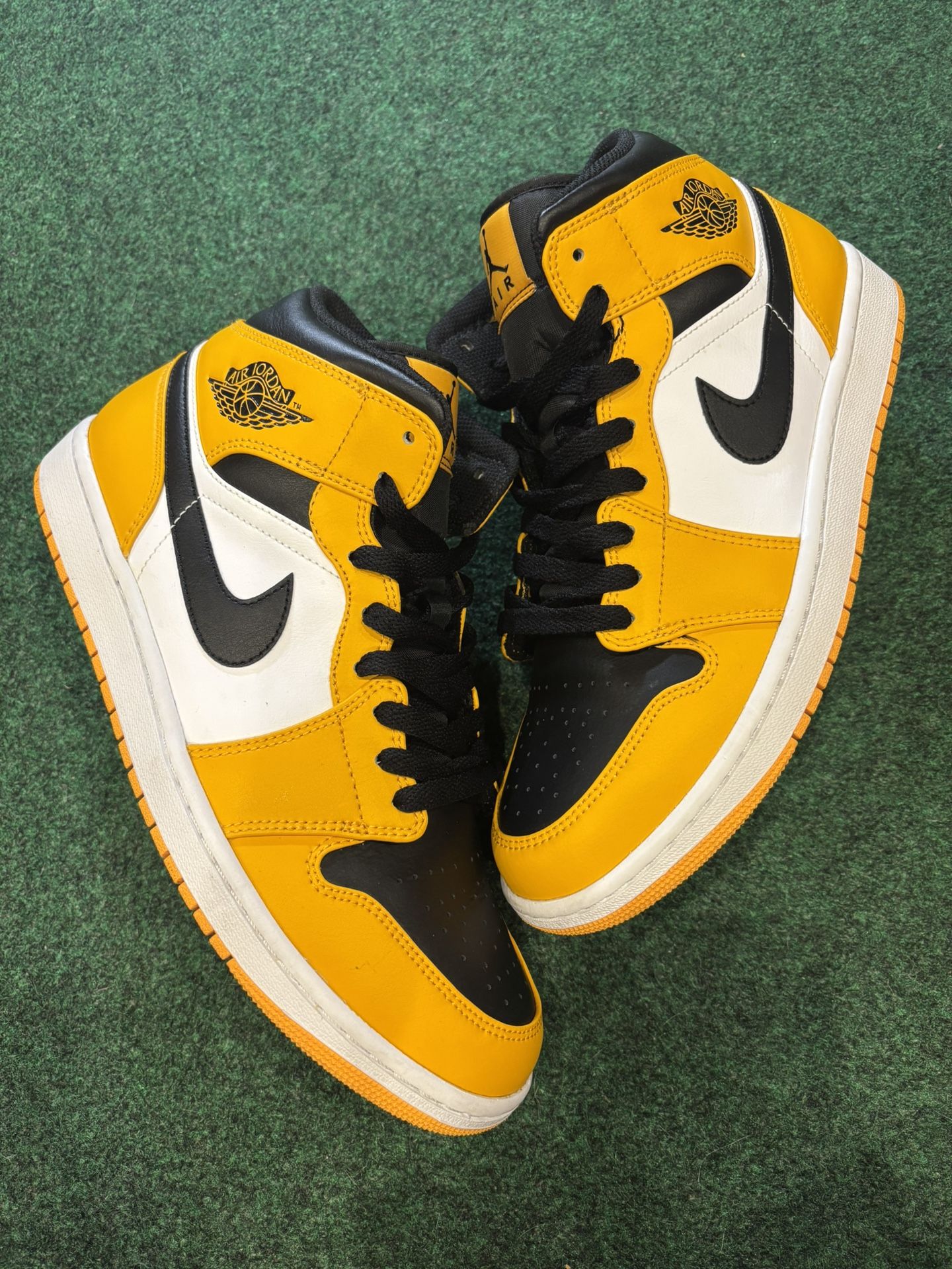 JORDAN 1 MID TAXI SIZE 10