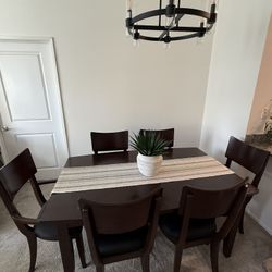Dining table, 6 Chairs, Extension Leaf 