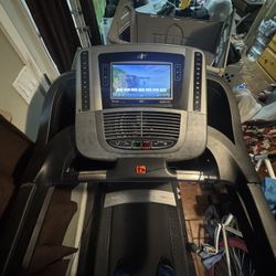 Nordictrack treadmill c1650 3.5 CHP with iFit programming