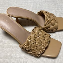 Leather woven sandals