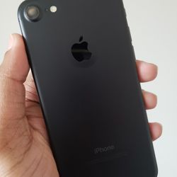 iPhone 7 , Unlocked   for all Company Carrier ,  Excellent Condition