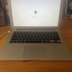 13” Macbook Air in excellent condition 