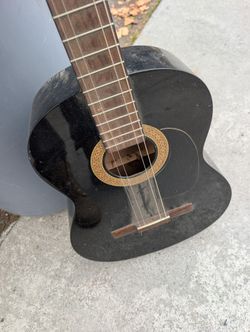 Lucero Classical Guitar 