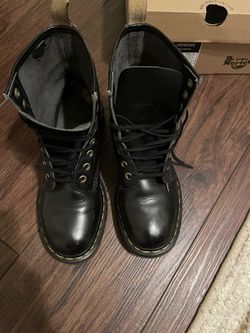 Used Vegan Dr.Martens Size 7