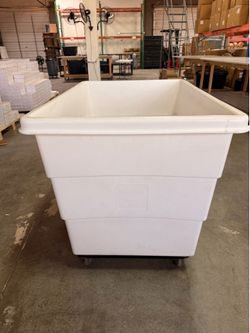 Bulk bin in wheels