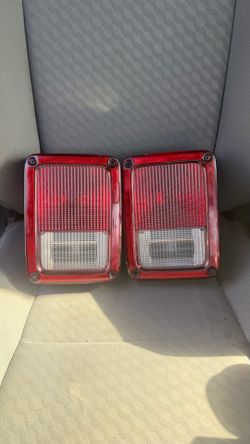 07-18 Wrangler stock tail lights