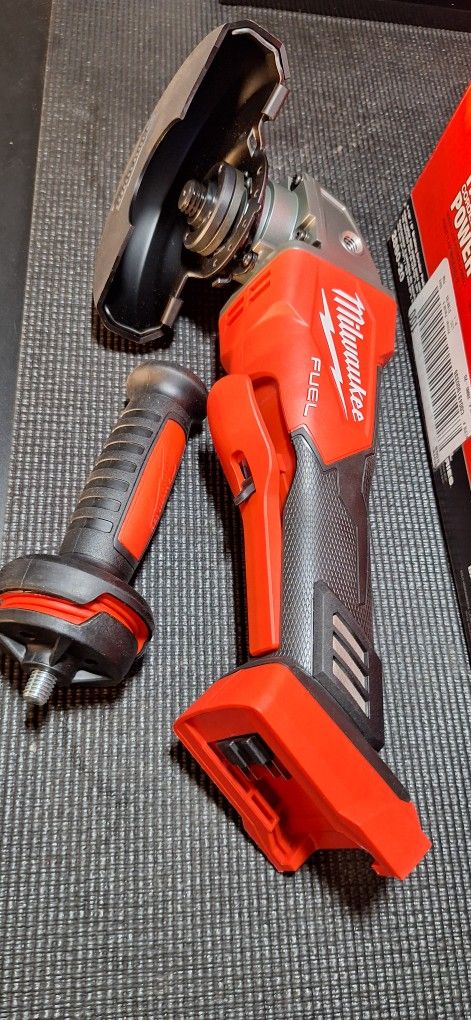 Milwaukee M18 Grinder 