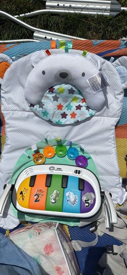 Tummy time mat and piano