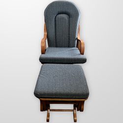 Like NEW Mothers Rocking Chair 