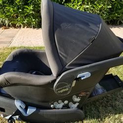 Peg Perego Rear Facing Infant Car Seat - for Babies 4 to 35 lbs - Made in Italy

