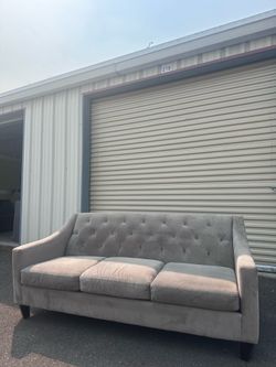 🛋️Modern Light Gray Tufted Microfiber Sofa | COUCH+DELIVERY $300