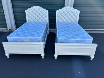 Twin size bed set cash only