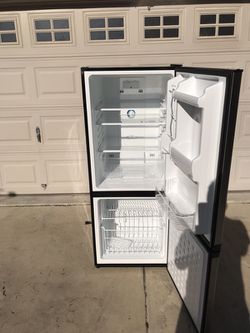 Magic Chef MCBM920S1 9.2 ft. Bottom Freezer Refrigerator in Stainless
