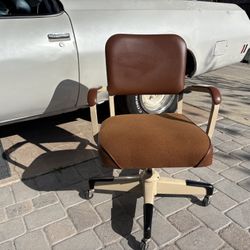 1975 Vintage Office Chair Swivel Raises Up And Down