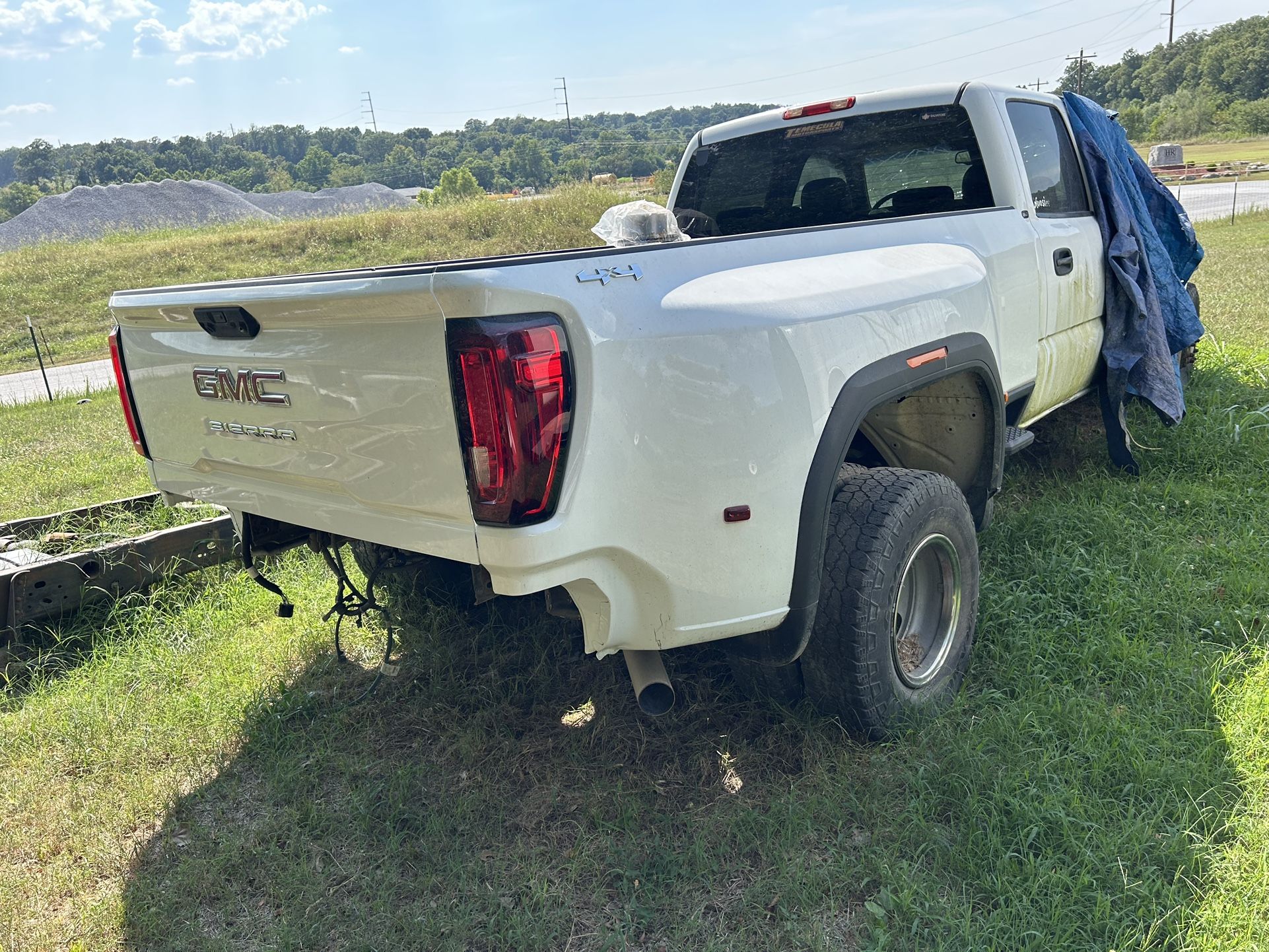 2023 GMC Dually Bed
