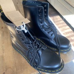 Dr Martins , Ladies Size 6 US 