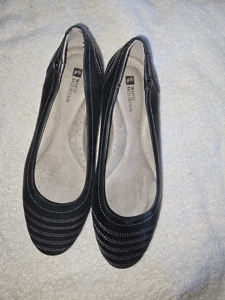 White Mountain Deluxe Flat Navy Leather Size 7M