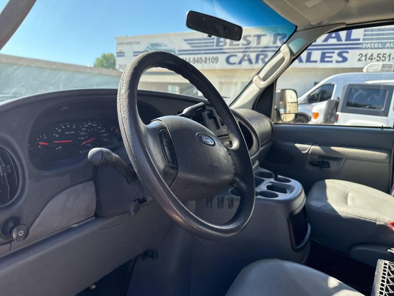 2004 Ford E-350 Super Duty