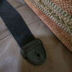 Adjustable Black Electric / Acoustic Guitar Strap like new 