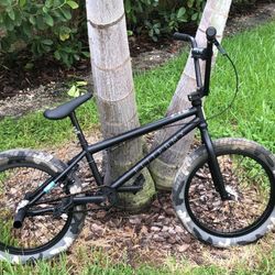 Elite BMX Destro with Upgraded Components Bicycle Bike Barely Used