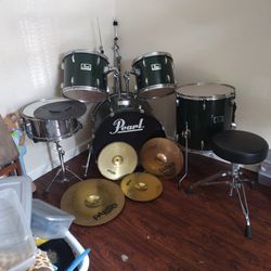 Pearl Drum Set With Seat Kick  And Symbols 