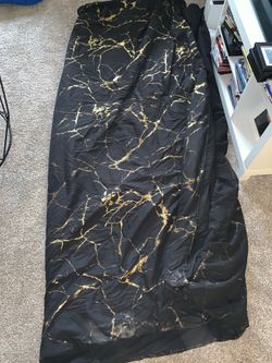 Full size, black and gold comforter