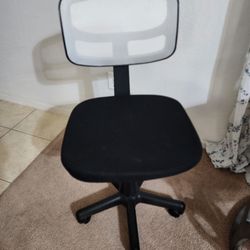 Adjustable Height Swivel Office / Desk Chair on Casters