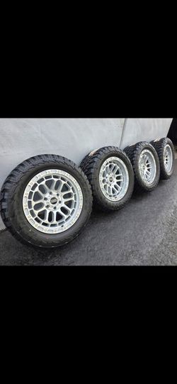 20" Axd rims w/ 33x12.50R20 tires