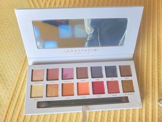 Anastasia • Beverly Hills • Carli Bybel • Eye Shadow Palette 