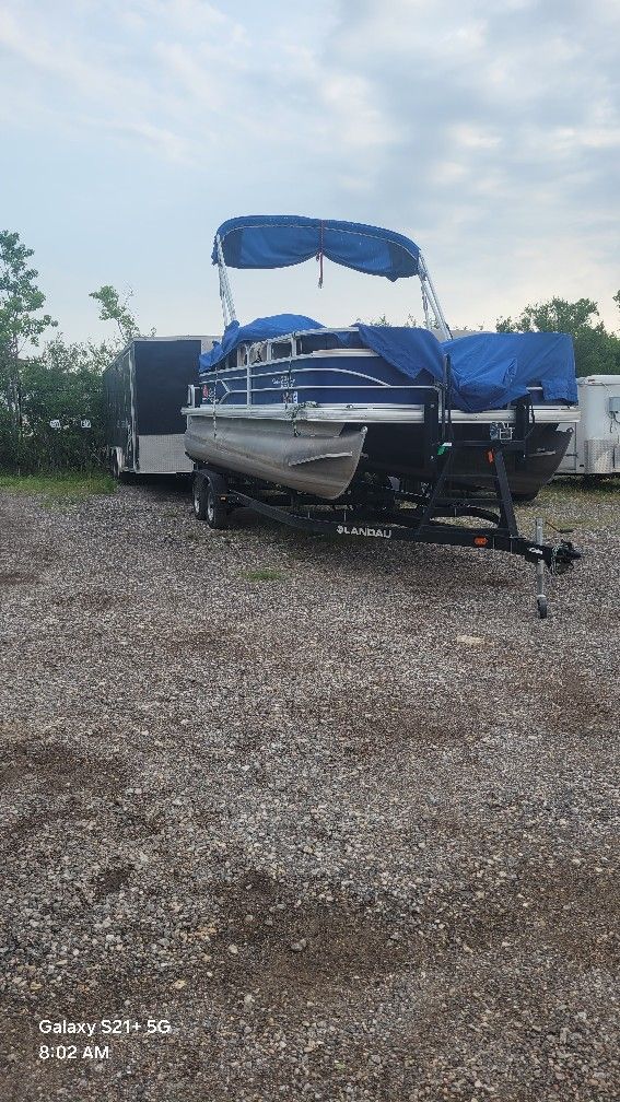 2016 Sun Tracker 22' Fishing Barge