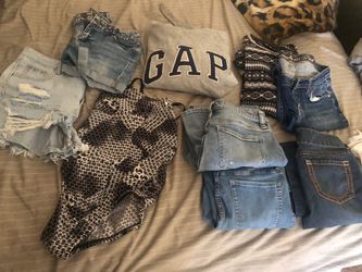 Young Women Clothes Small And Med 