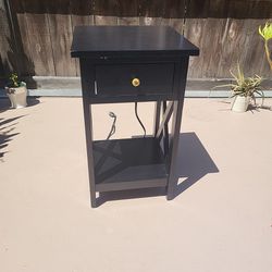 Side/End Table With Sockets