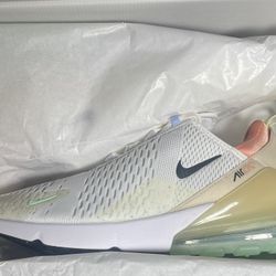 NEW Nike Air Max 270 sneakers (Size 12)