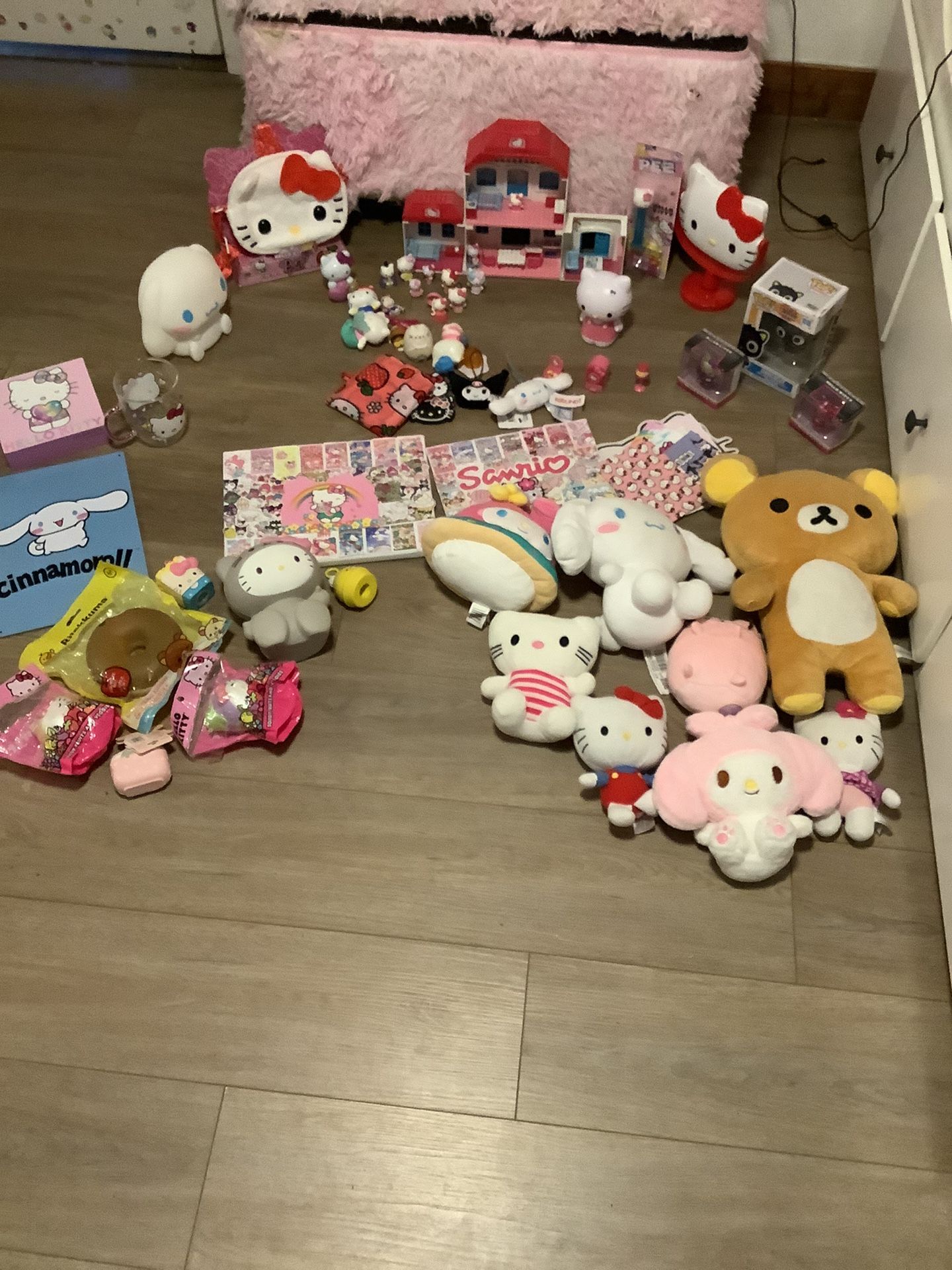 HELLO KITTY LOT