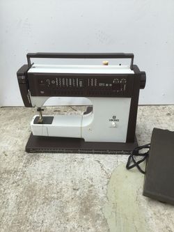 Viking 6690 electric sewing machine runs needs a good cleaning and tuneup.