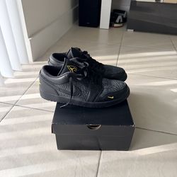 Jordan 1 black and logo size 12