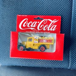 COCA COLA VINTAGE  DELIVERY TRUCK METAL 
