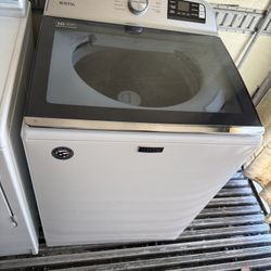 Maytag Washer With Agitator Like New