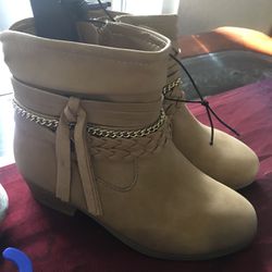Girl boots size 12 brand new $5