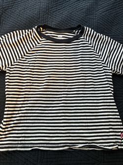 Levi’s Women’s B&W Striped T-Shirt