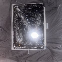 iPad 8th gen  - Cracked Screen, Works Great - Priced to Sell
