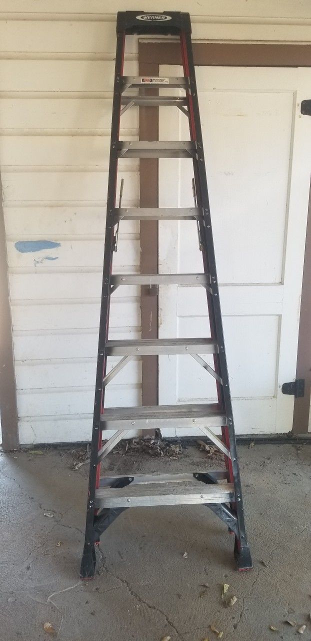 8' Fiberglass Ladder 