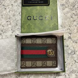 Authentic beige Gucci Wallet 