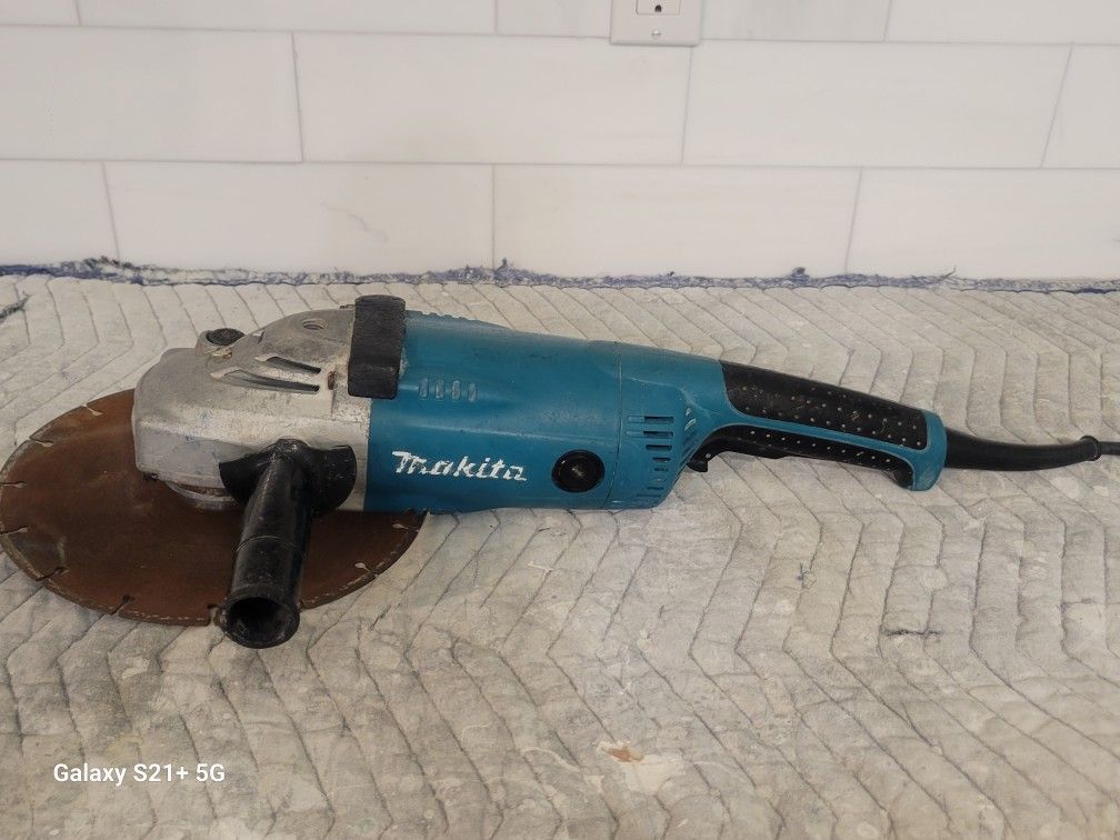 Makita Grinder 7" 15 Amp