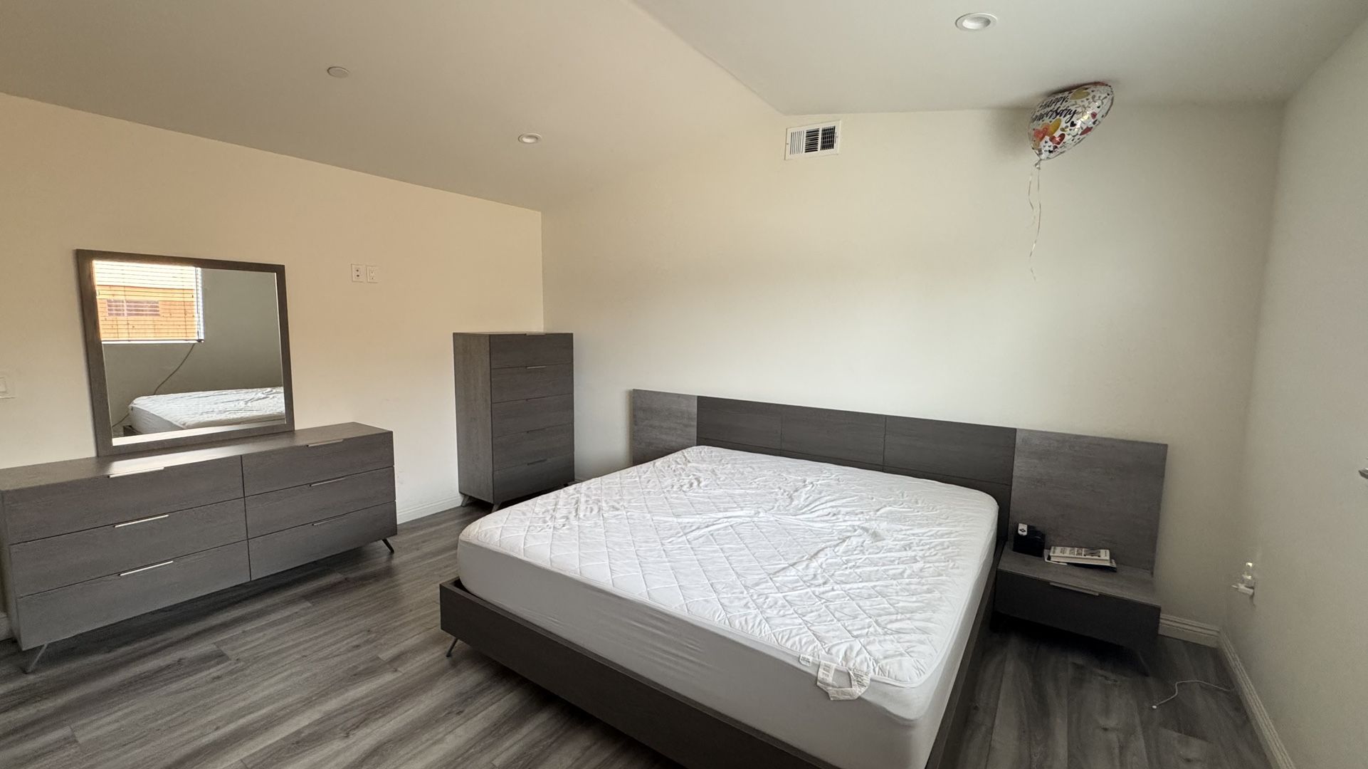 Nova Domus Bronx Italian Modern Faux Concrete & Grey Bedroom Set