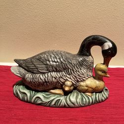 Vintage Hand-Painted Ceramic Atlantic Mold Goose and Goslings Figurine 9”L
